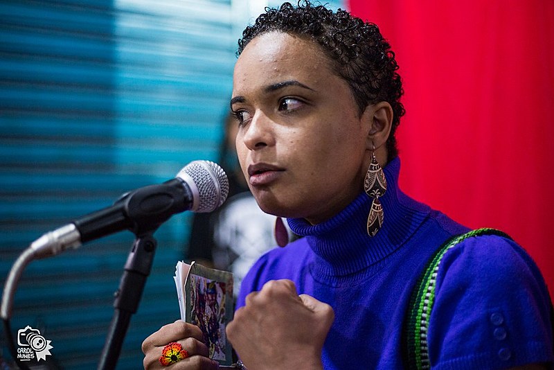 Atração mistura poesia, música e literatura na Cidade de Deus