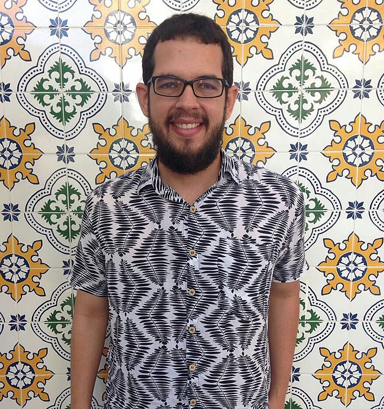 Roberto Efrem Filho - ou Beto, como gosta - é do Recife e, vez ou outra, desajeita-se na palavra.