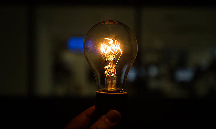 Concentração de mercado e falta de regulação marcam o setor elétrico