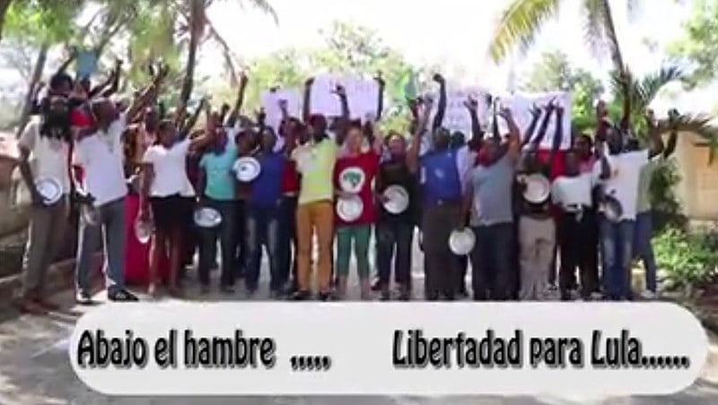 Ato pede libertação de Lula e apoia a luta dos militantes em greve de fome