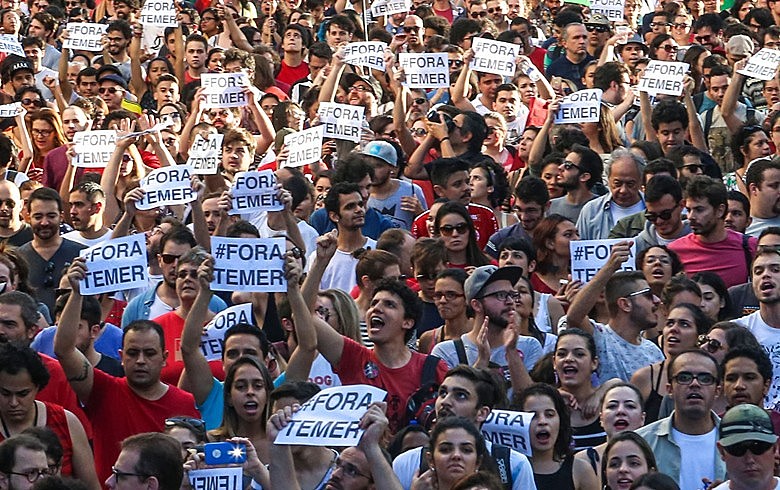 Livro também explica o contexto do movimento "Fora Temer"