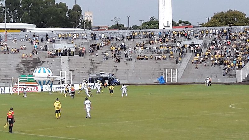 Chega ao fim a primeira metade do Campeonato Paranaense com duas equipes em momentos diferentes disputando o caneco