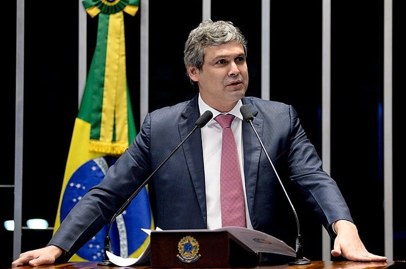 Lindbergh Farias é senador pelo estado do Rio de Janeiro
