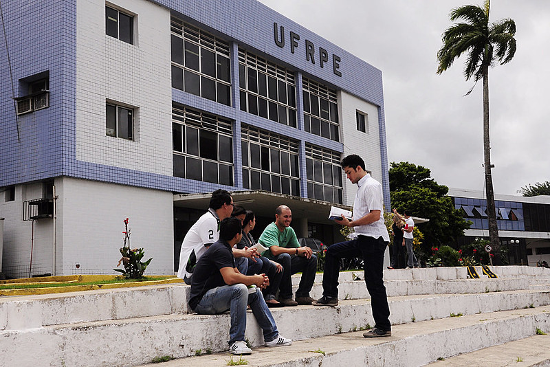 A universidade possui cinco campi e 12 polos de EaD, totalizando 20 mil votantes