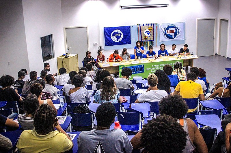 A defesa da universidade pública, gratuita, de qualidade e que esteja à serviço da soberania nacional foi discutida em debate.