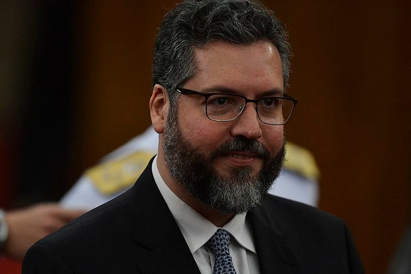 Grupo de diplomatas diz estar "apreensivo quanto à credibilidade internacional do Brasil face as declarações de Ernesto Araújo"