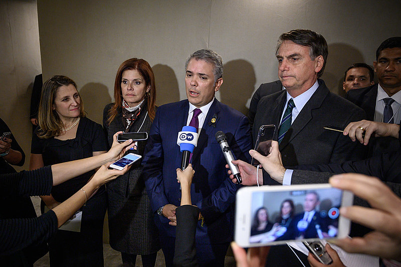 Para Júlia Lima, da Artigo 19, Bolsonaro não apenas tenta deslegitimar o trabalho sério da imprensa mas também cria uma “cortina de fumaça”