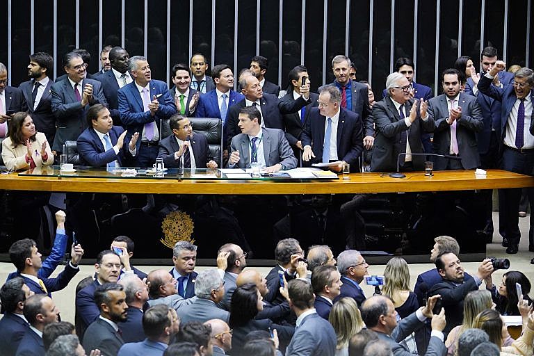 Reforma é aprovada na Câmara após liberação de R$ 3 bilhões pelo governo