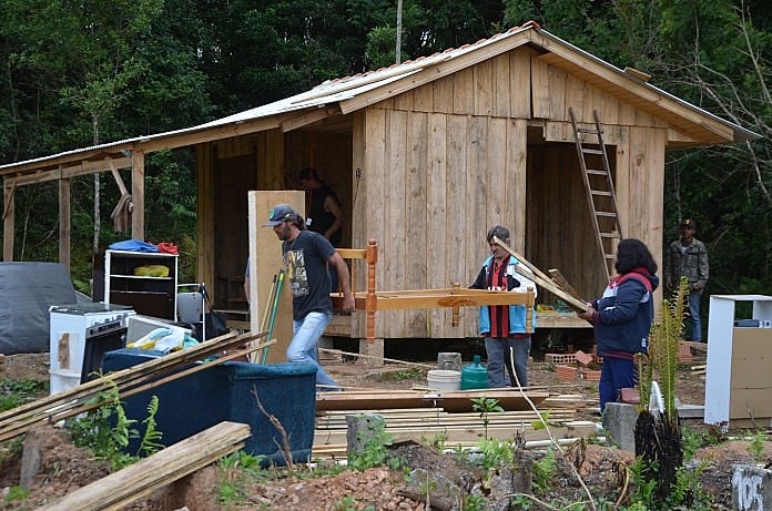 No mesmo dia da reintegração de posse que beneficia a construtora Green Valley, o prefeito anunciou o condomínio de luxo Alphaville