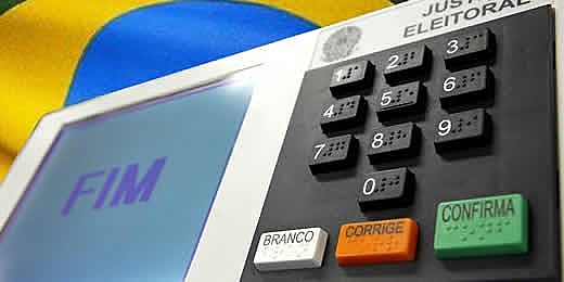 FETEC-PR divulgou no facebook diversos cards com as fotos de todos os deputados federais do Paraná que votaram contra os trabalhadores