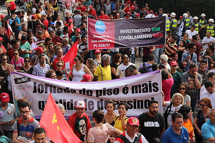 Categoria protestou em frente ao Palácio dos Bandeirantes nesta sexta-feira (10)