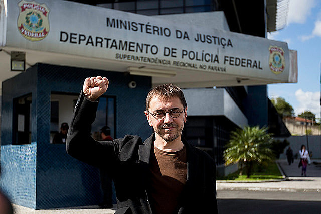 O fundador do partido espanhol Podemos, Juan Carlos Monedero, visitou o ex-presidente  Lula em Curitiba (PR) nesta quinta-feira (22)