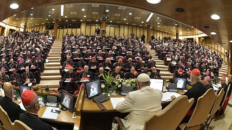O papa Francisco reunido com os bispos no Sínodo da Amazônia, encerrado no domingo (27)