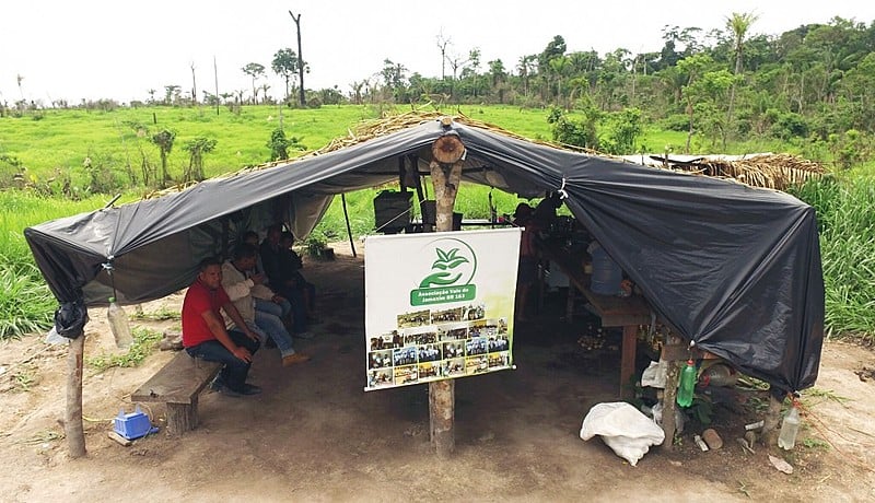 80 famílias, acampadas há quase um ano debaixo de lona preta, ainda tinham muita esperança de poder finalmente receber um pedaço de terra