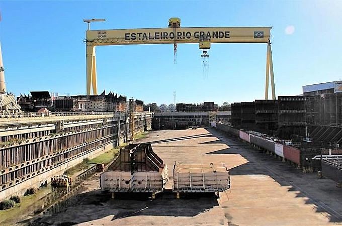 Peças que dariam origem à plataforma de petróleo P-71, no polo naval do sul do Estado, foram vendidas como sucata