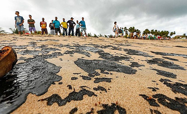 Petróleo ya afectó a los nueve estados del Nordeste y a Espírito Santo, con impacto directo en 643 localidades, según boletín del IBAMA
