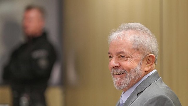 Lula preso começa a se tornar um peso difícil de ser carregado, tal a pressão nacional e internacional diante da farsa jurídica