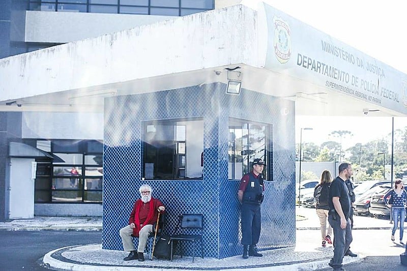 Dezenas de pessoas já tiveram pedido de visita a Lula negado. Entre elas o teólogo Leonardo Boff, amigo do ex-presidente