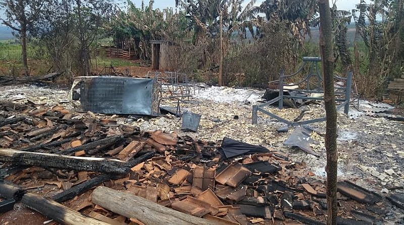 Ao voltarem da marcha Lula Livre, militantes encontraram casa destruída por incêndio criminoso