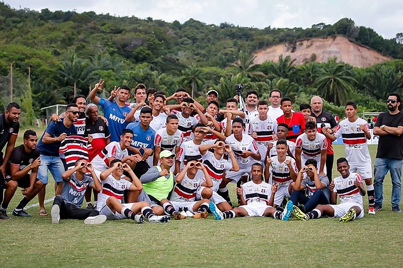 Eles, que são o futuro, o investimento do clube e a garantia de renda aos cofres, praticamente nunca são valorizados