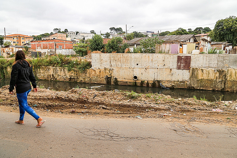 Parolin é o bairro com menor índice de desenvolvimento humano de Curitiba; a menos de 1 km dali, bairro vizinho é o com maior IDH