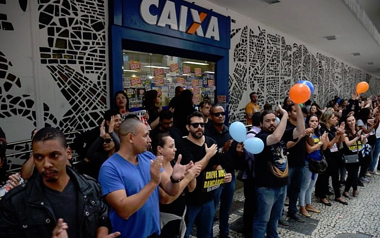 Funcionários da Caixa Econômica Federal, com questões específicas, resolveram manter a paralisação