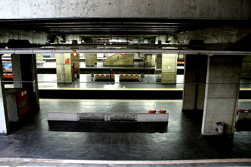 Estação da CPTM, na cidade de São Paulo, amanheceu completamente vazia; episódio se repetiu por diversos pontos da cidade.