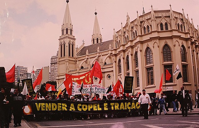 Mobilização popular contra a venda da Copel, em 2001, impediu o processo de privatização