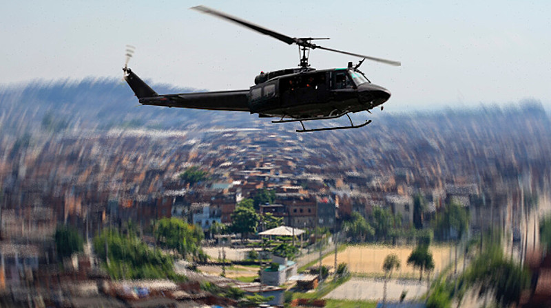 Uma prática recorrente das megaoperações e que tem sido condenada é o uso dos helicópteros blindados, apelidados de ‘’caveirão voador’’