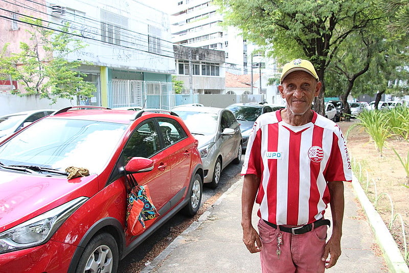 Adílson Cirilo de Souza é flanelinha e comemora o retorno do time para os Aflitos