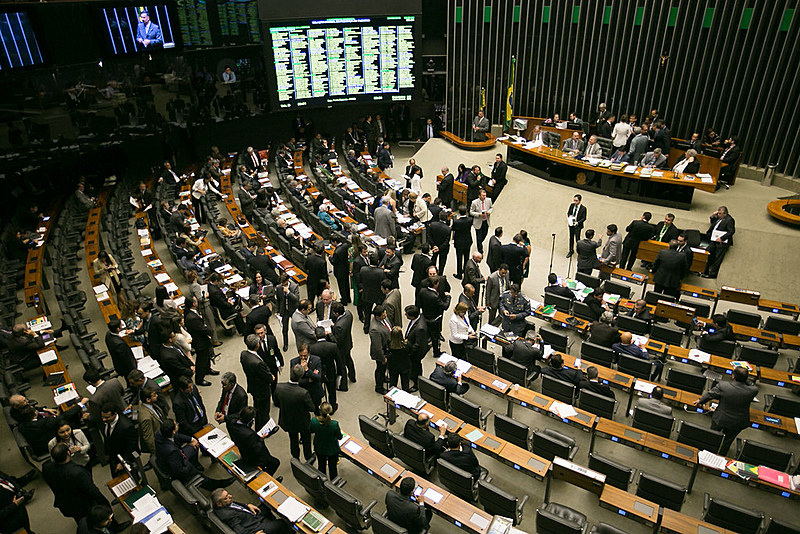 Partidos que apoiam a candidatura de Jair Bolsonaro (PSL) também foram contra direitos da população