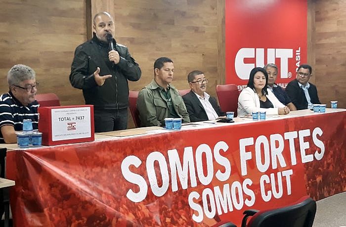 O presidente da CUT, Vagner Freitas, fala durante a plenária unificada
