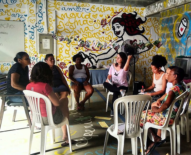 As oficinas acontecem geralmente nos bairros, como a comunidade Palha de AAroz, em Recife.