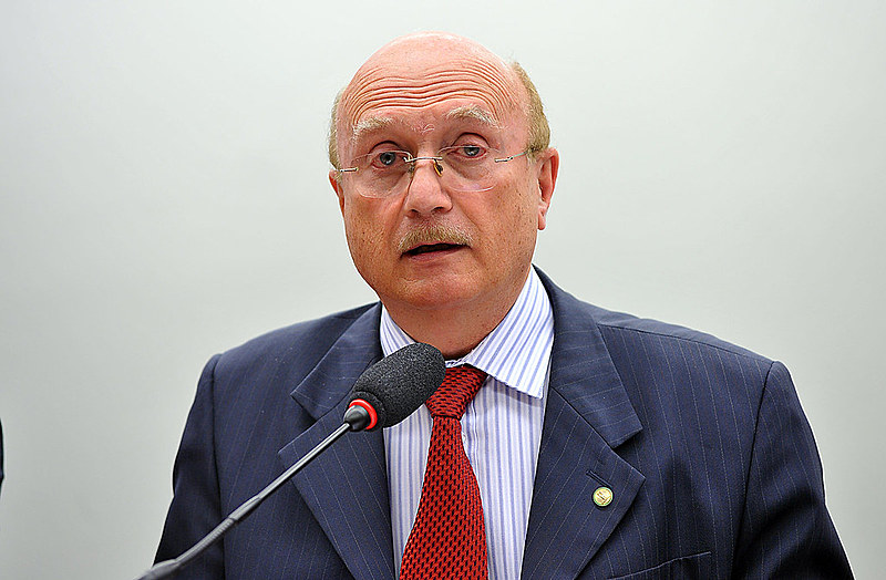 Serraglio é advogado e foi aluno de Temer, na década de 1980. Deputado fisiológico, elegeu-se em 1999