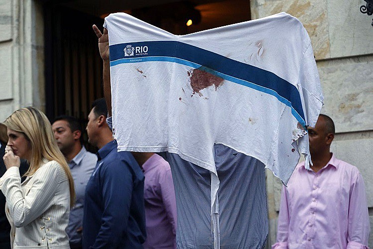 Camiseta alvejada do estudante se tornou símbolo do caso