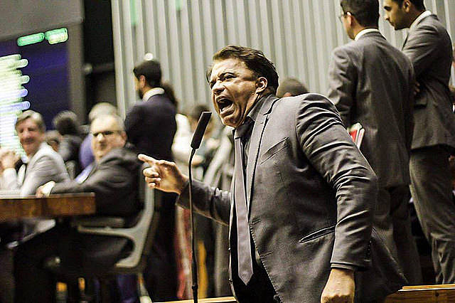 Wladimir Costa (SD-Bahia), fue uno de los diputados que votaron si al informe de la comisión del Congreso que pedia rechazar la denuncia