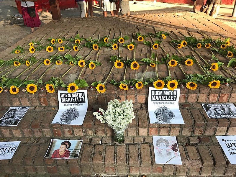 Um dos locais do Rio que amanheceram enfeitados por Marielle e Anderson, a Praça São Salvador, em Laranjeiras (RJ)