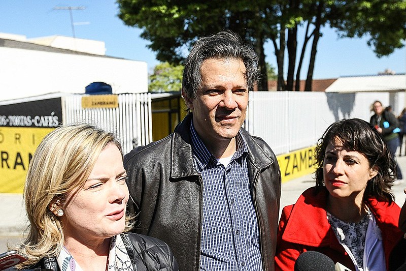 O candidato com maior expressão popular ficar de fora é uma violência com o povo brasileiro, diz Gleisi