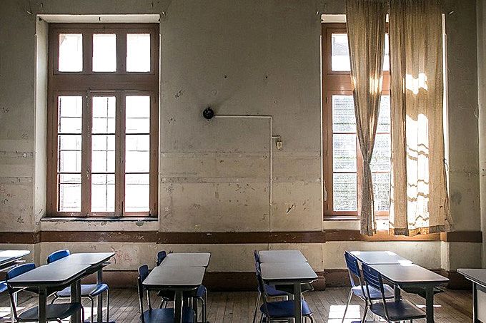 Problema de falta de professores persiste dois meses após o início das aulas. Na foto, colégio Paula Soares