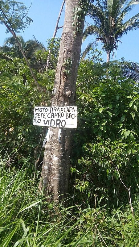 O aviso na entrada de assentamento em Buritis é uma reação dos pequenos agricultores ameaçados de morte por pistoleiros a mando de latifundiários