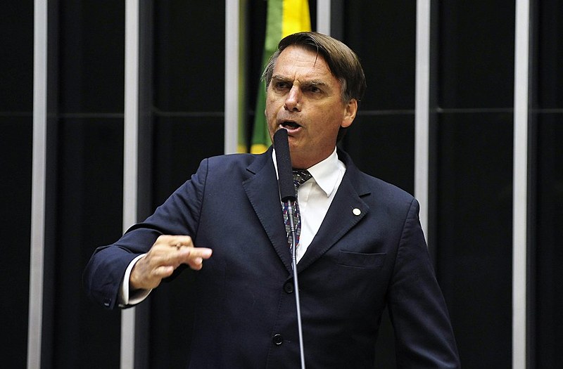 Bolsonaro votou a favor da reforma trabalhista, que permitiu a flexibilização de direitos como jornada de trabalho e horário de descanso