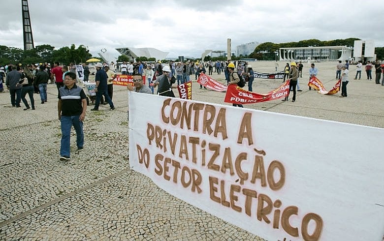 Trabalhadores são contra a privatização: modelo que governo quer adotar prejudica universalização do serviço
