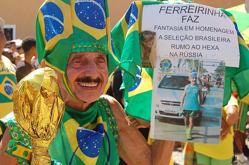 Sigamos torcendo e vibrando. Reafirmando que o Brasil e seu futebol são do povo.