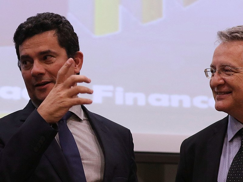 A fonte era Roberto Leonel, então chefe de inteligência da Receita Federal. Leonel foi premiado com a presidência do Coaf por Sergio Moro
