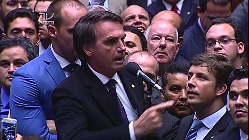 Bolsonaro, durante votação do impeachment de Dilma Rousseff, homenageou o torturador Brilhante Ustra