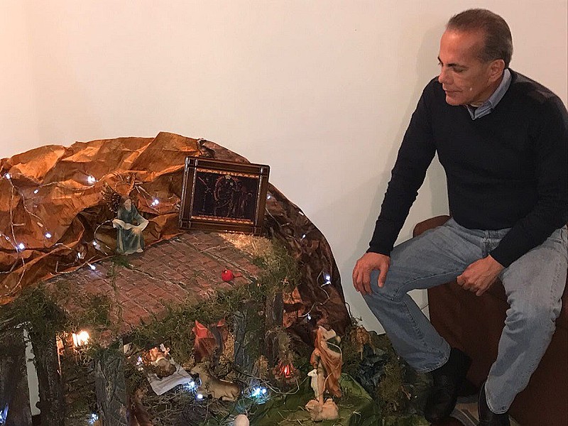 Rosales postou foto em sua conta no Twitter comemorando a liberdade
