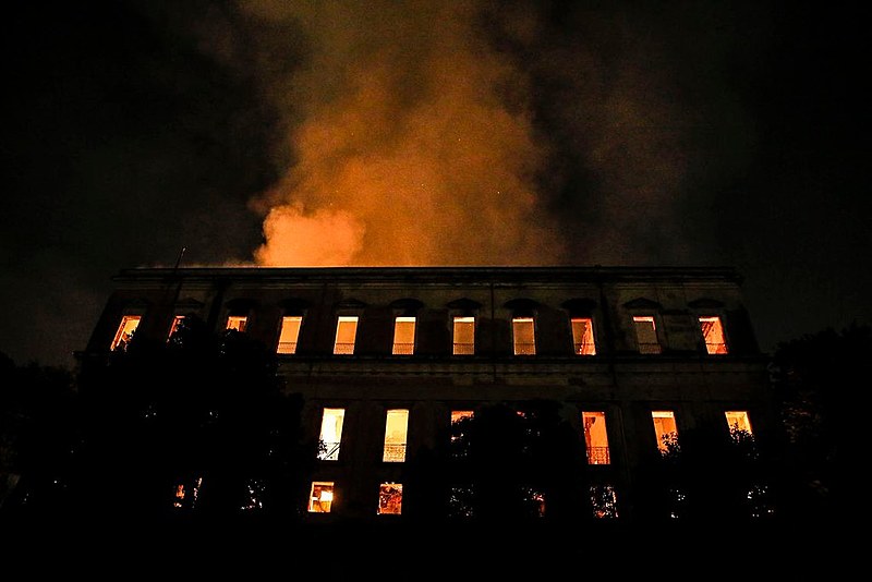 Museu Nacional foi parcialmente destruído pelas chamas na noite de 2 de setembro