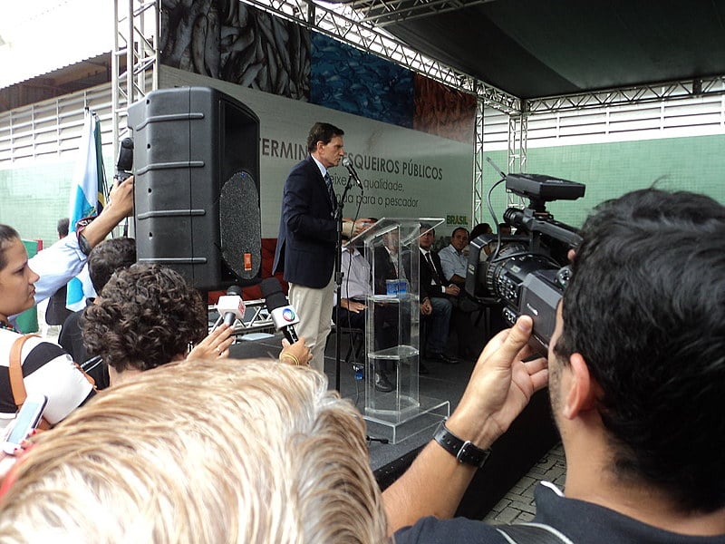 Marcelo Crivella discursa na "inauguração" do terminal fantasma: "Perspectiva gloriosa"