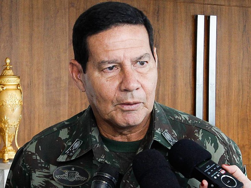 General da ativa Antonio Hamilton Martins Mourão admitiu uma intervenção militar como resposta ao esquema de corrupção
