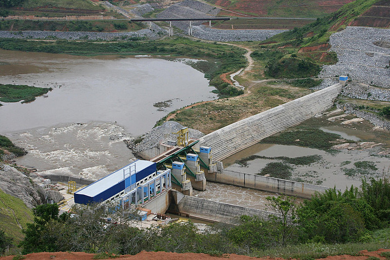 Vista geral da barragem da usina hidrelétrica de Simplício, na divisa de Rio de Janeiro e Minas Gerais